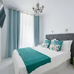 Bright Modern In Center With Ac