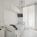 Bright Modern In Center With Ac Apartamento