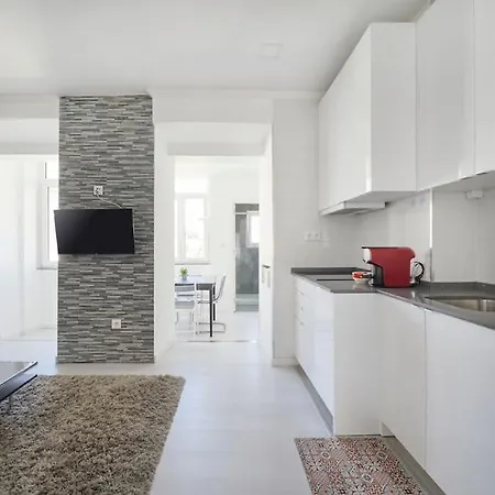 Апартаменты Bright Modern In Center With Ac