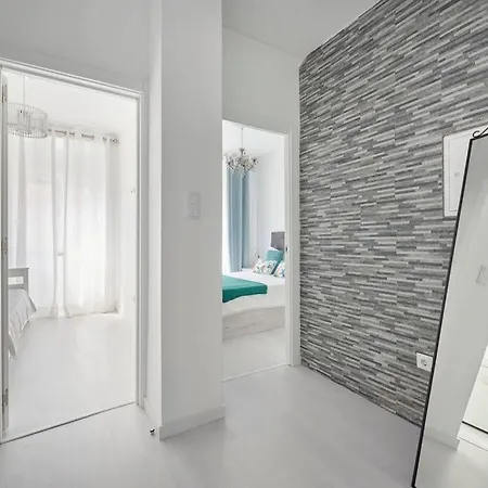 Апартаменты Bright Modern In Center With Ac Лиссабон