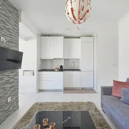 Bright Modern In Center With Ac דירה
