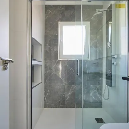 Bright Modern In Center With Ac ליסבון