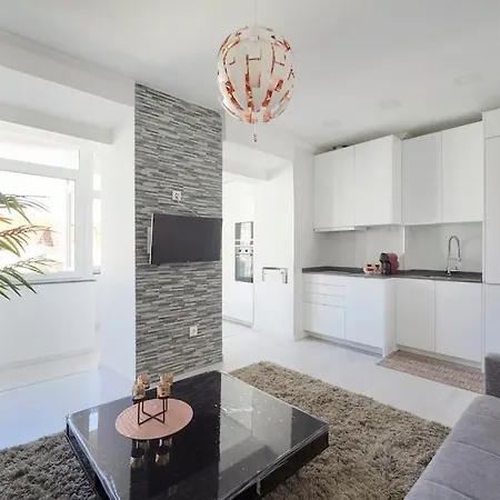 Bright Modern In Center With Ac ליסבון