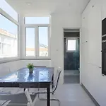 Bright Modern In Center With Ac 公寓 *