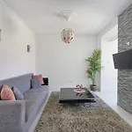 公寓 Bright Modern In Center With Ac
