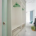 Bright Modern In Center With Ac *